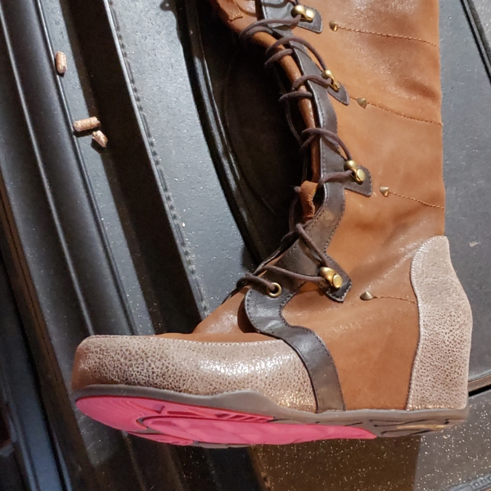 Boots - Picture 2 of 5